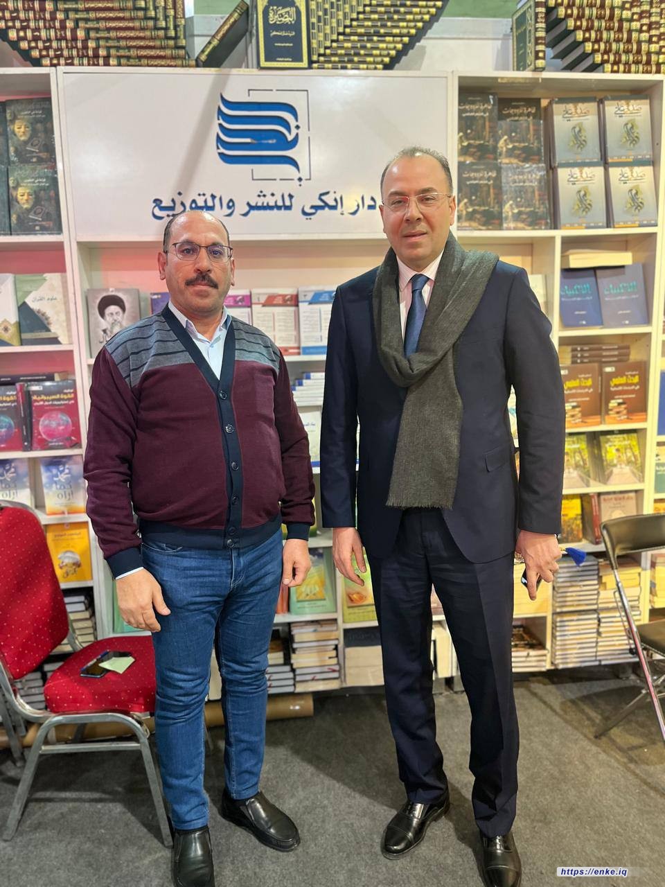 مستشار رئيس الوزراء للشؤون الثقافية يزور جناح دار إنكي في معرض العراق الدولي للكتاب.