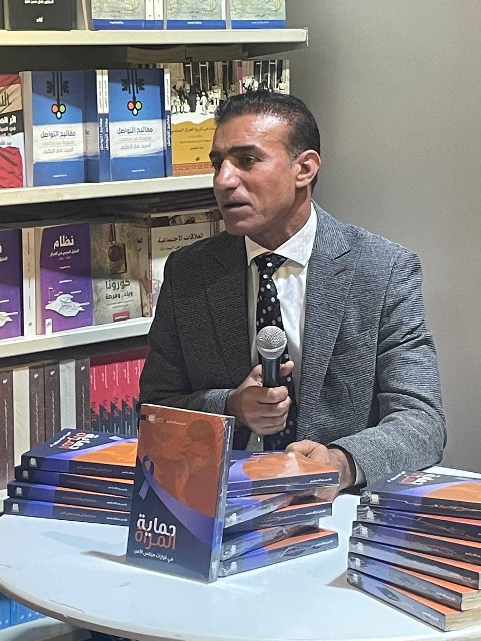 جلسته الحوارية حول إصدارها الجديد ( حماية المرأة في قرارات مجلس الأمن )