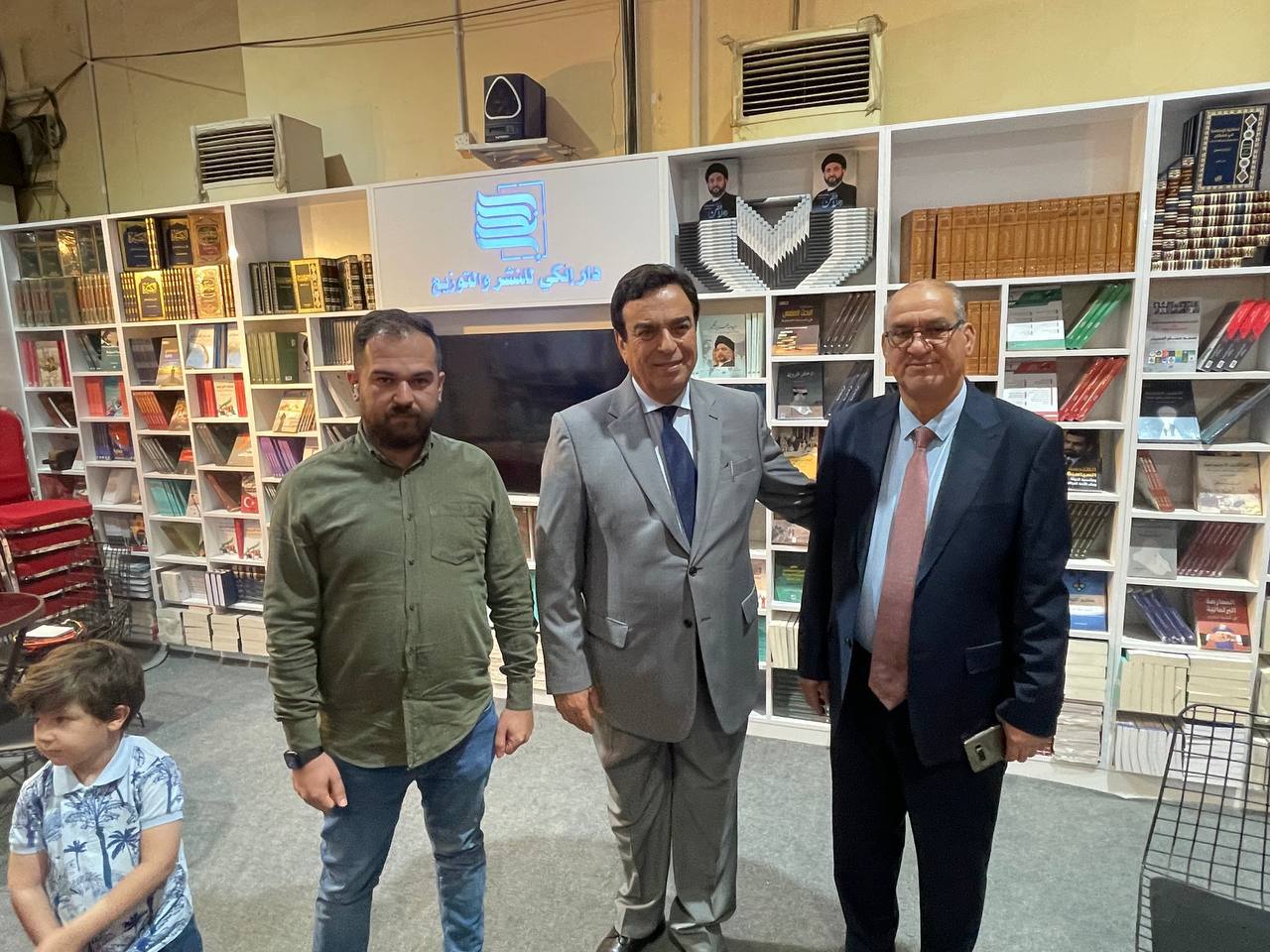 زيارة وزير الثقافة اللبناني السابق والاعلامي  جورج قرداحي برفقة رئيس اتحاد الناشرين العراقيين الدكتور عبد الوهاب الراضي الى جناح #دار_إنكي